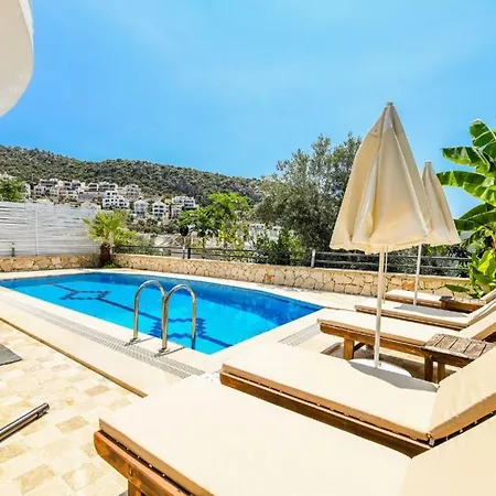 Villa 5 Star With First Class Amenities, 1046 *