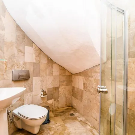 Villa 5 Star With First Class Amenities, 1046